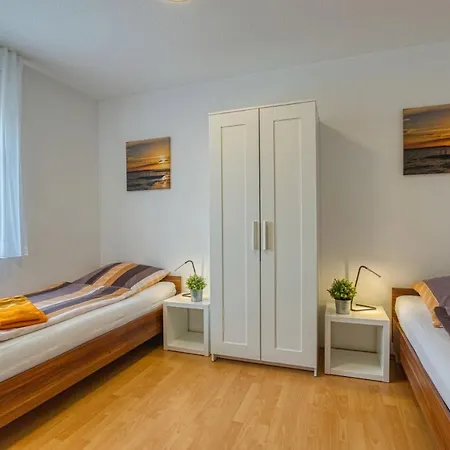 Julia & Michaela Guenthner In Kreis Boeblingen Bondorf